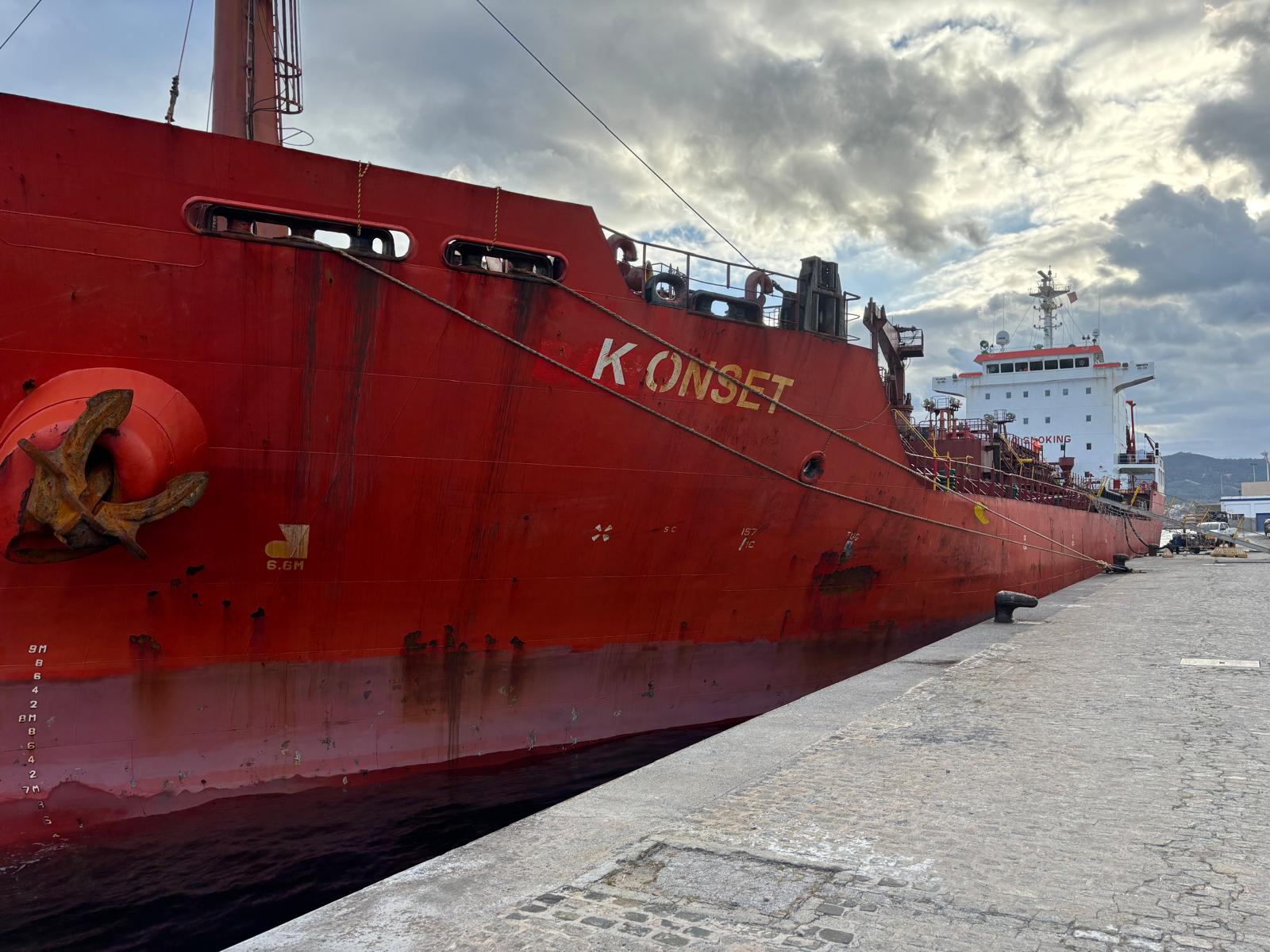 Los ecologistas denuncian ante Transportes el vertido del petrolero turco